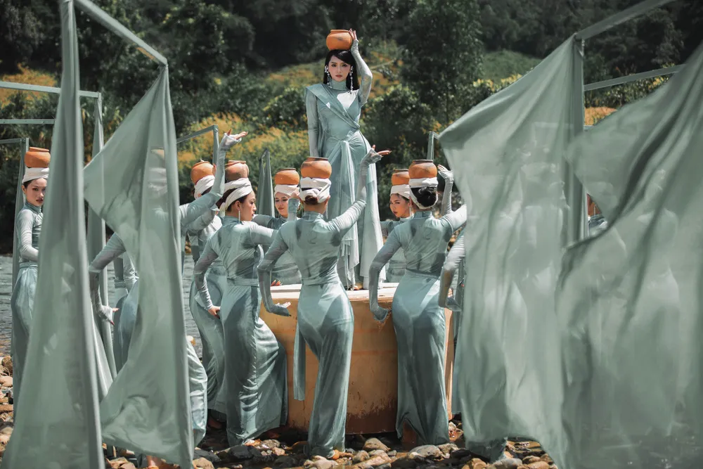 Ca khúc là món quà dịp cuối năm dành tặng khán giả của ca sĩ - hoa hậu Hương Giang Ca khúc là món quà dịp cuối năm dành tặng khán giả của ca sĩ - hoa hậu Hương Giang