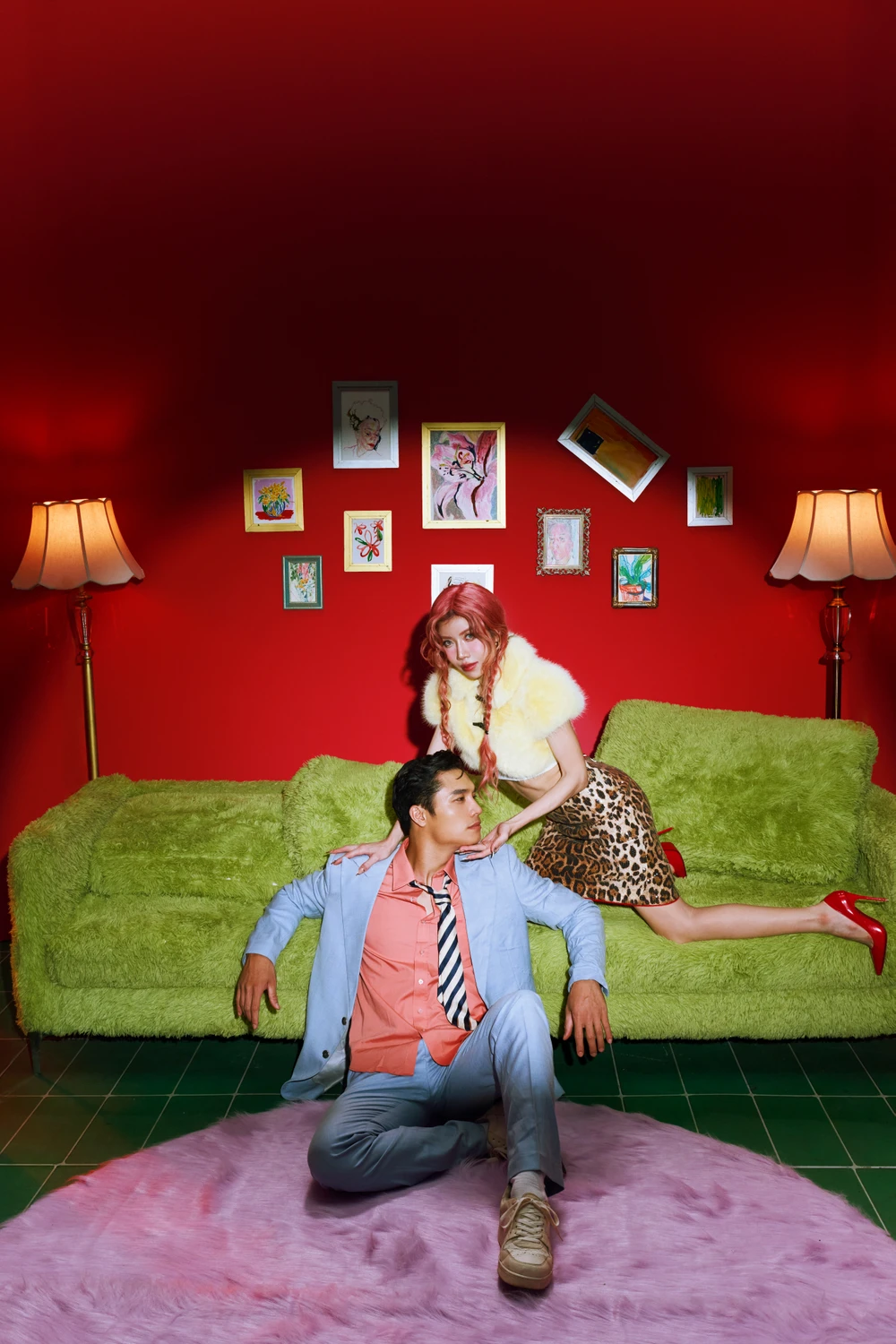 Sự xuất hiện của nam chính Mạnh Kiên trong show Đảo Thiên Đường cũng là điểm nhấn trong MV ok.jpg