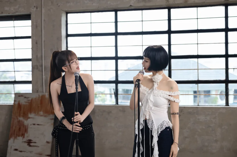 Miu Lê thay Thiều Bảo Trâm rap melody, fan hào hứng khi cả hai chung một khung hình KHONG LOI - THIEU BAO TRAM MIU LE 40.jpg