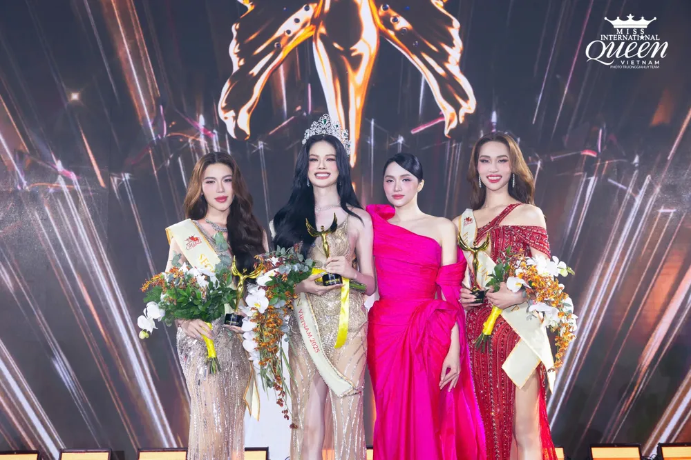 បវរកញ្ញា Huong Giang និង Top 3 Miss International Queen Vietnam ឆ្នាំ 2025 e18614b1333e8660df2f.jpg