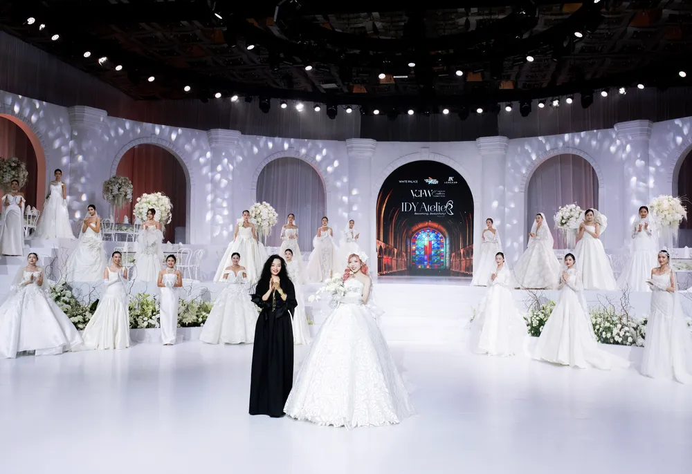 BST váy cưới “Becoming, Beautifully!” được giới thiệu ở Tuần lễ thời trang Vietnam Couture Fashion Week Ảnh màn hình 2025-05-27 lúc 2.22.24 CH.png