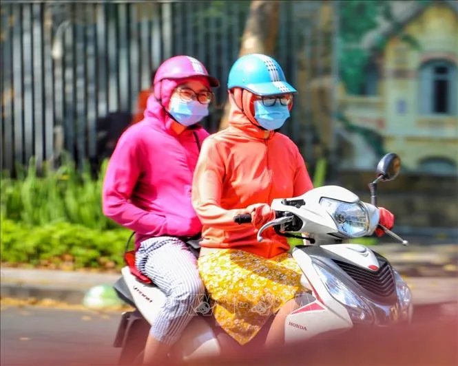 Nắng nóng sau chuỗi ngày mưa lũ. Ảnh minh họa vna_potal_ha_noi_don_dot_nang_nong_gay_gat_nhat_tu_dau_he_stand (2).jpeg
