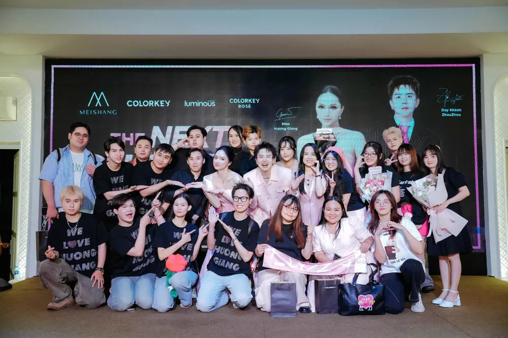 Fans visar sitt stöd för Huong Giang och Duy Khanh i deras nya projekt. 2ffbdda566d5e98bb0c4.jpg