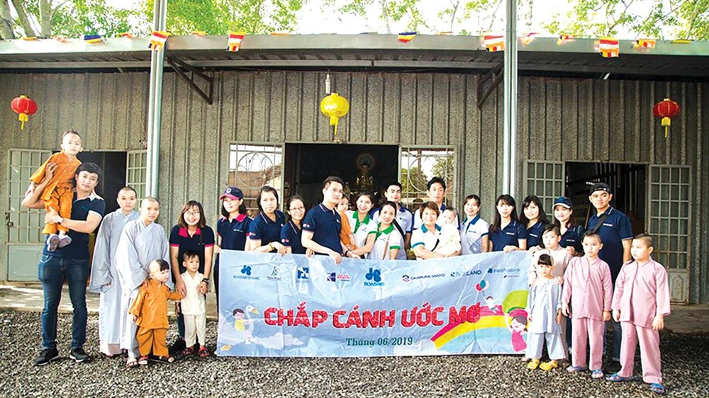 “Chắp cánh ước mơ 2019” trao tặng 210 triệu đồng cho trẻ em cơ nhỡ, khó khăn