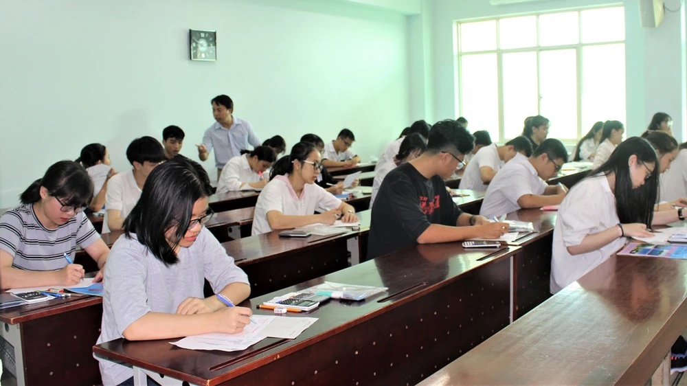 Thí sinh dự thi kỳ thi đánh giá năng lực ngày 7-7 do Đại học Quốc gia TPHCM tổ chức 