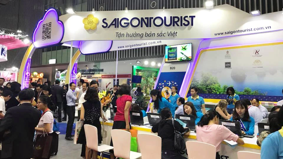 Khách tham quan và làm việc tại gian hàng Saigontourist sự kiện ITE HCMC 2018