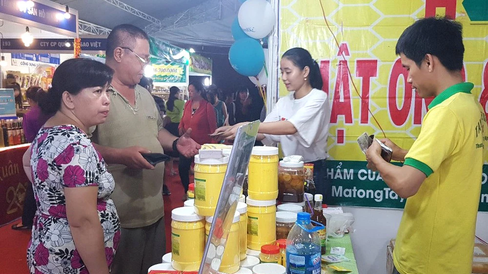 Giúp hàng Việt “bám rễ” vùng nông thôn ảnh 1 Giúp hàng Việt “bám rễ” vùng nông thôn ảnh 1