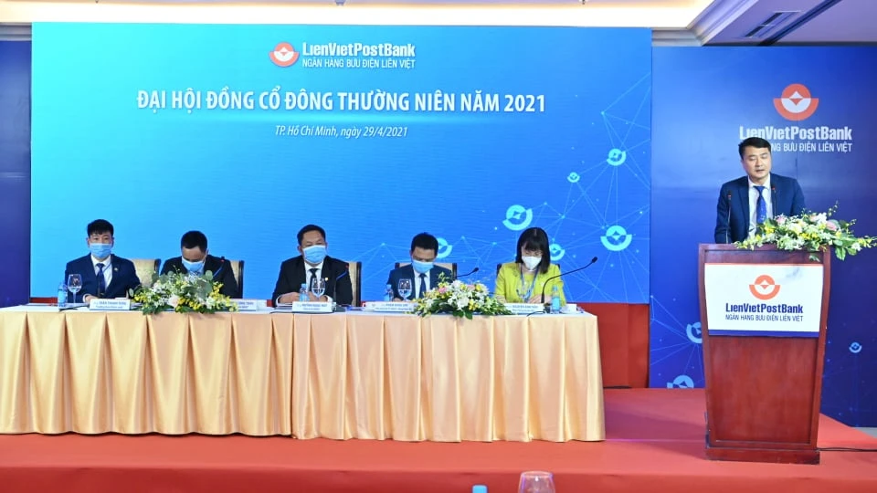 “Bầu” Thuỵ chính thức tham gia vào LienVietPostBank