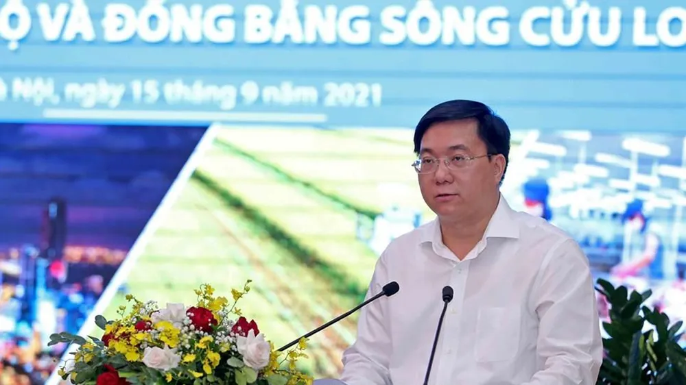 Thứ trưởng Bộ Kế hoạch và Đầu tư Trần Duy Đông phát biểu tại hội nghị.
