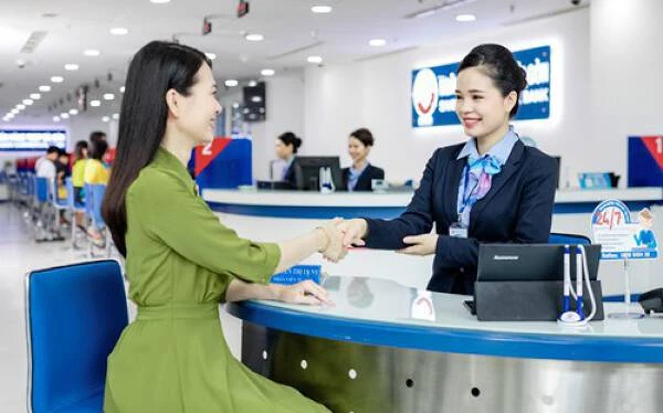 Ngân hàng Nhà nước chi nhánh TP.HCM đề nghị các cơ quan chức năng của thành phố phối hợp, phổ biến thông tin cho người dân, doanh nghiệp nắm bắt những chính sách và hành động của ngành ngân hàng để tránh việc khách hàng ồ ạt rút tiền trước hạn tại SCB.