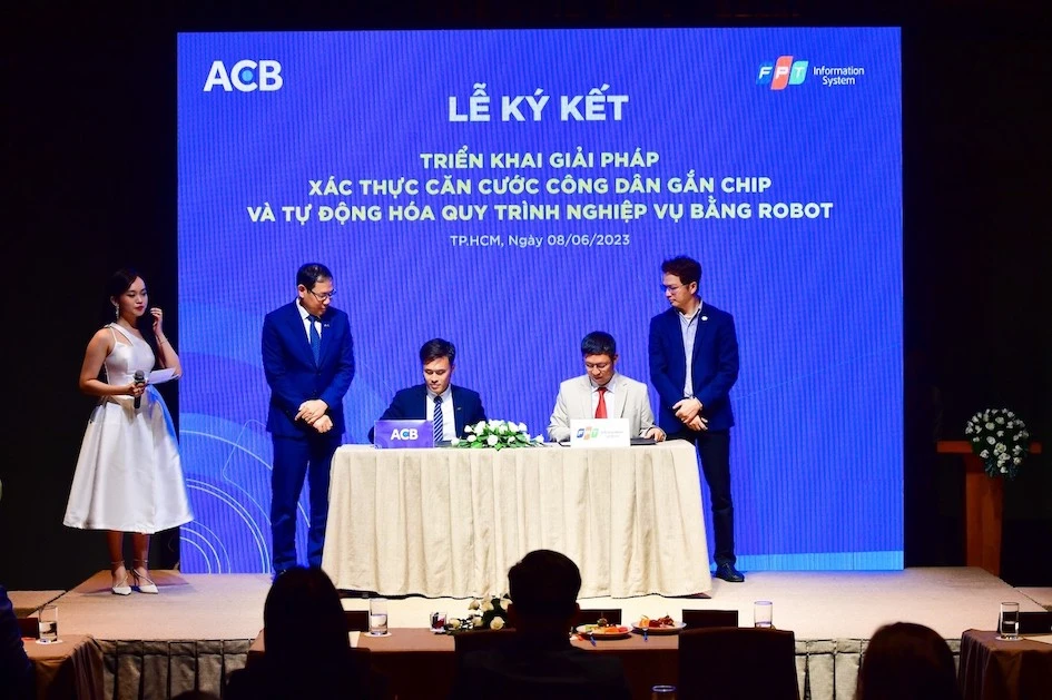 ACB ký kết hợp tác với FPT IS nhằm chuyển đổi số toàn diện ứng dụng công nghệ AI và Robotics.