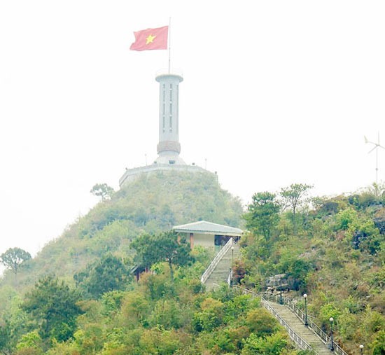  Lung Cu flag tower  (Photo: Sggp)