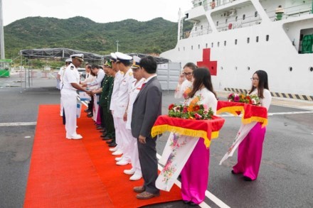 At the closing ceremony (Source: US Embassy in Vietnam)