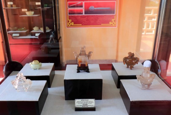 Đà Lạt: Bộ hiện vật cung đình triều Nguyễn lần đầu được giới thiệu ảnh 2