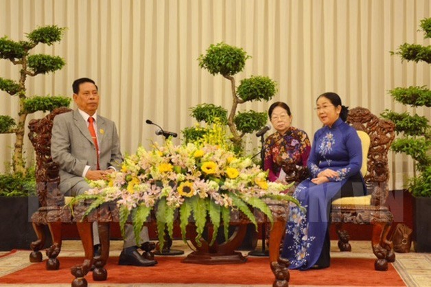 Vice Secretary of the Ho Chi Minh City Party Committee Vo Thi Dung receives Acting General Secretary of the FDCM National Council Nhem Valy (left). (Photo: VNA)