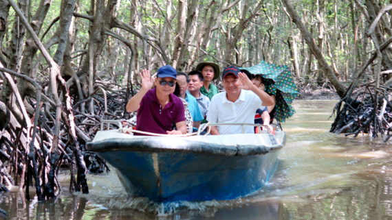 Tourists visit Can Gio. (Photo: Sggp)