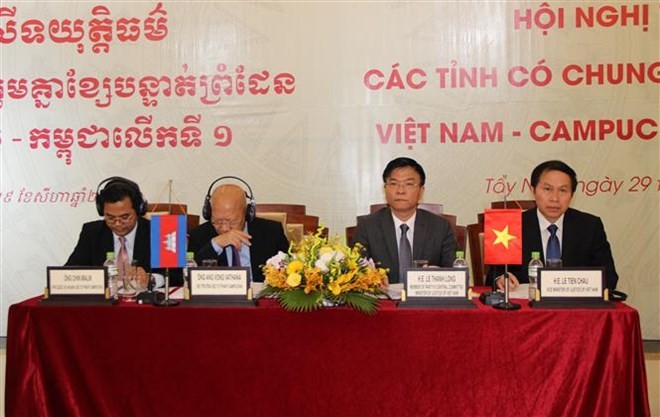Justice Ministries' officials of Vietnam and Cambodia at the conference (Photo: VNA)