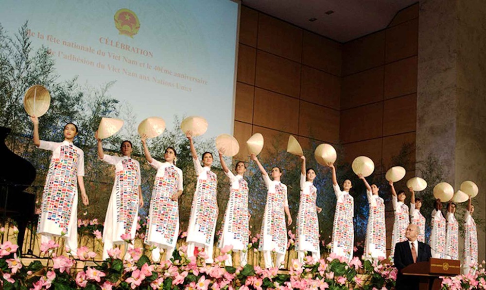 Brocade Ao Dai presented in Geneva