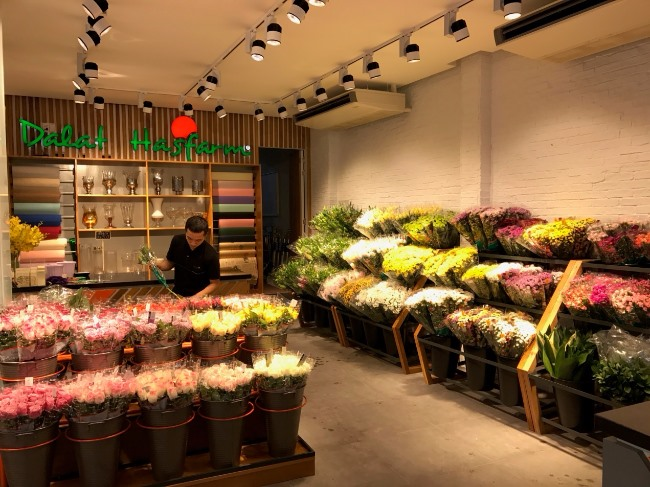 A corner of Dalat Hasfarm shop in HCM City. (dalathasfarm.com.vn)