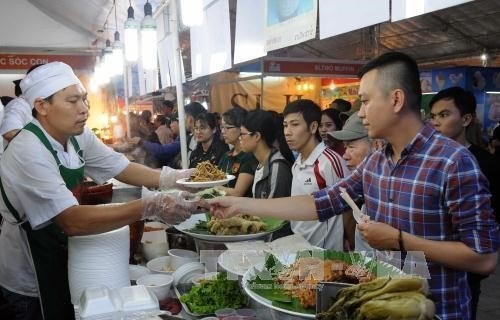 Visitors at the International Gastronomy Festival 2016 (Photo: VNA)