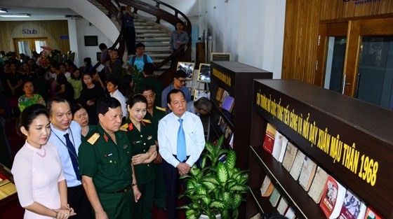 City’s leaders attend the opening ceremony of the exhibition. (Photo: Sggp)