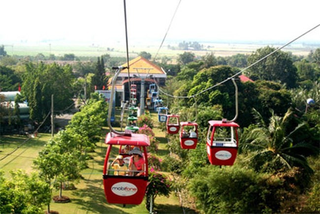 Cable car at Ba Den Mountain national tourism site. (Photo: dantri.com.vn)