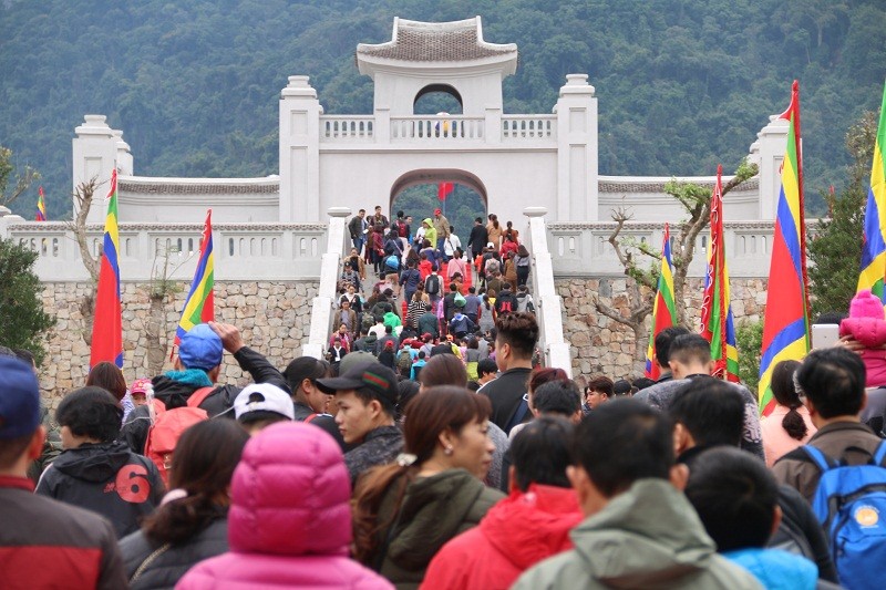 Tens of thousands of pilgrims come to Yen Tu in Quang Ninh province. (Photo: Vietnamnet)