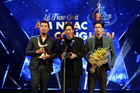 Mỹ Tâm xứng đáng “ôm trọn” cú đúp Cống hiến 2018 ảnh 1