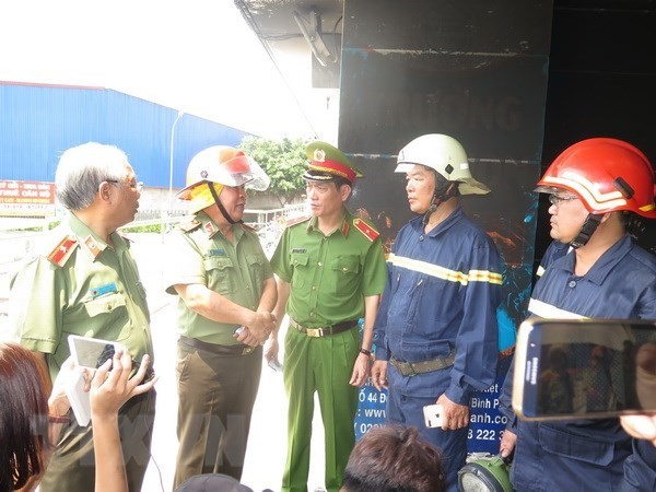 Police officers at scene of the Carina Plaza fire (Photo: VNA)