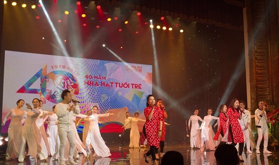 Phó Thá»§ tưá»ng VÅ© Äức Äam: Nhà hát Tuá»i trẻ luôn Äi Äầu trong sáng tạo nghá» thuáºt ảnh 3