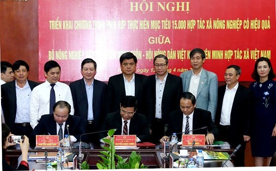 At the signing ceremony (Photo: Sggp)
