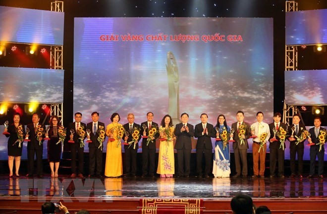 Fifteen enterprises won the National Quality Gold Awards for 2017 (Photo: VNA)