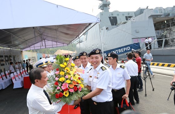 Tà u khu trục cá»§a Hải quân Singapore thÄm Äà Nẵng ảnh 1