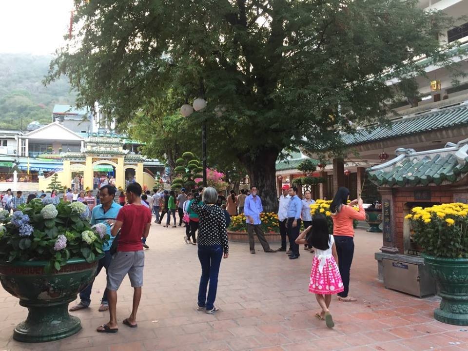 Ten thousands of visitors flocked to Ba Chu Xu temple in Chau Doc. (Photo: KK)