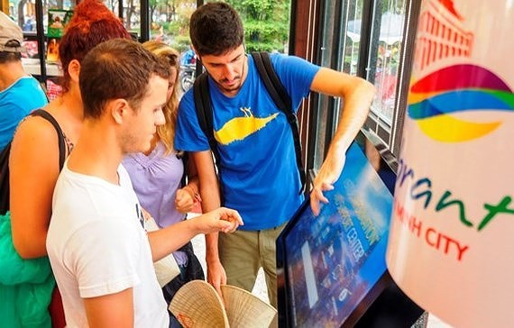 Foreign tourists visit HCMC. (Photo: Sggp)