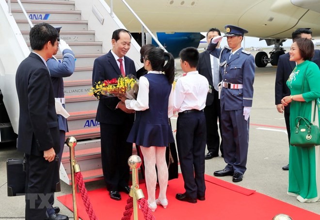 President Tran Dai Quang was greeted at the Haneda International Airport (Photo: VNA)