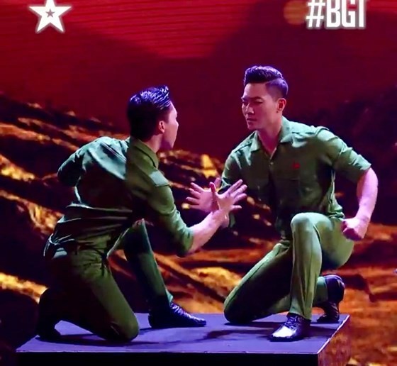 Quá»c CÆ¡ - Quá»c Nghiá»p là m khán giả thót tim tại chung kết Britain's Got Talent 2018 ảnh 1