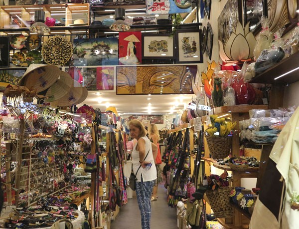 According to the Ho Chi Minh City Statistics Office, a foreign tourist spends averagely VND3.3 million (US$145) per day. (Photo: Dinh Du)