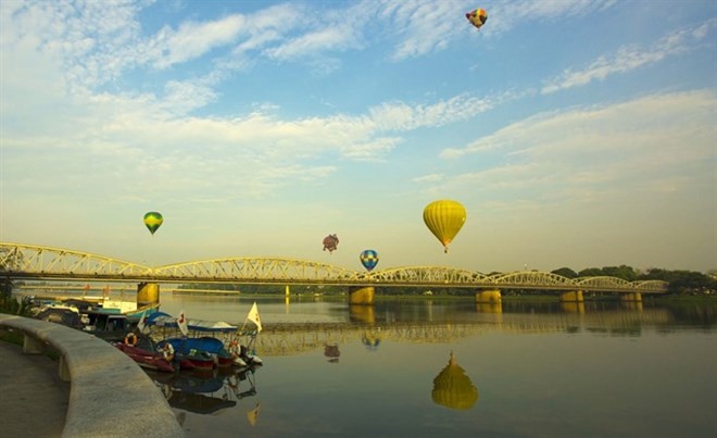 The famed Truong Tien Bridge in Hue at sunset. Hue is to offer visitors a place for muster with modern look (Photo: VNA)