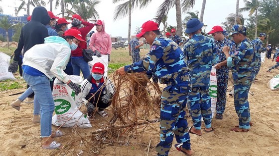 Lá»
ra quân Chiến dá»ch âHãy là m sạch biá»nâ nÄm 2018 ảnh 2