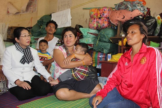 Äoà n lãnh Äạo cấp cao TPHCM thÄm các Äá»a phương cá»§a Là o bỠảnh hưá»ng trong sá»± cá» vỡ Äáºp thá»§y Äiá»n ảnh 2
