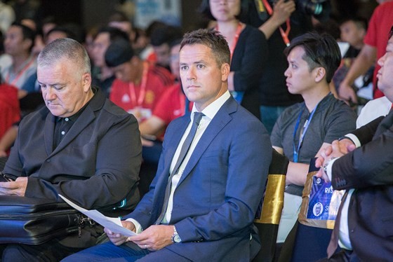 Former soccer star Michael Owen arrives in HCM City ảnh 2 Thần Äá»ng bóng Äá Michael Owen Äến TPHCM ảnh 4