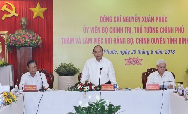 Prime Minister Nguyen Xuan Phuc (C) (Source: VNA)