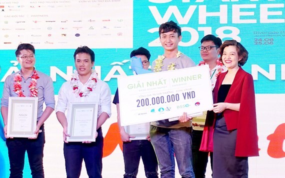 At the award ceremony (Photo: Sggp)