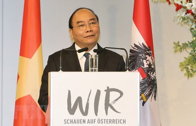 PM Nguyen Xuan Phuc speaks at the forum. (Photo: VNA)