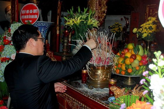 Phó Thá»§ tưá»ng Vương Äình Huá» dâng hương tưá»ng niá»m Uy Viá»
n tưá»ng công Nguyá»
n Công Trứ ảnh 2