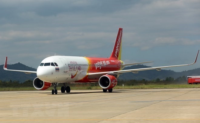 Vietjet Air airplane lands in a wrong runway at Cam Ranh International Airport. (Photo: VNA)