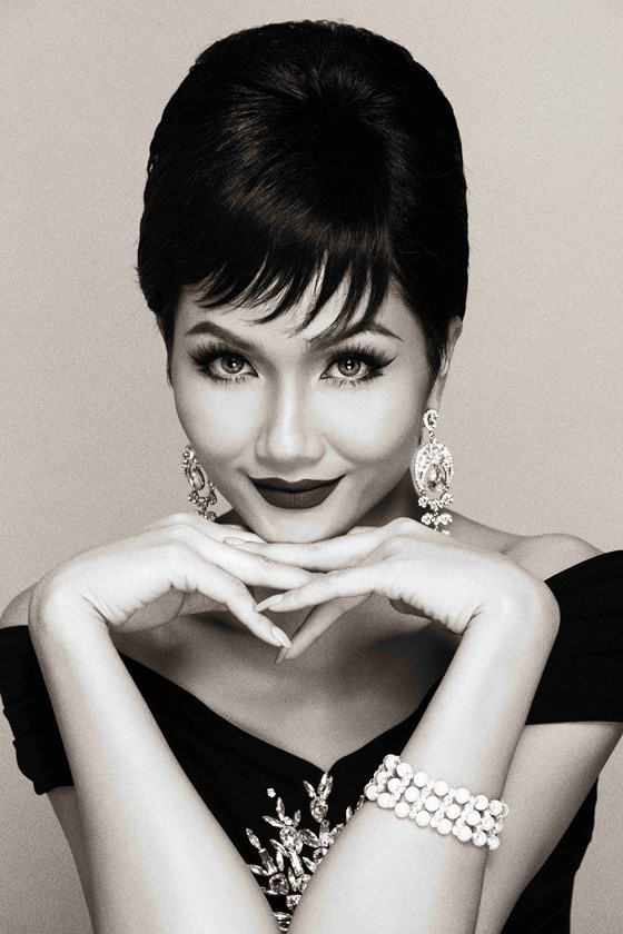 Chiến thắng Timeless Beauty, HâHen Niê tung bỠảnh khẳng Äá»nh vẻ Äẹp vượt thá»i gian ảnh 4
