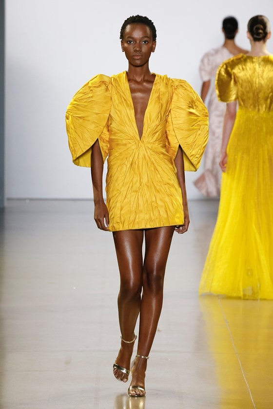 Xem BST âCuá»c dạo chÆ¡i cá»§a những vì saoâ cá»§a Công Trà tại New York Fashion Week 2019 ảnh 5