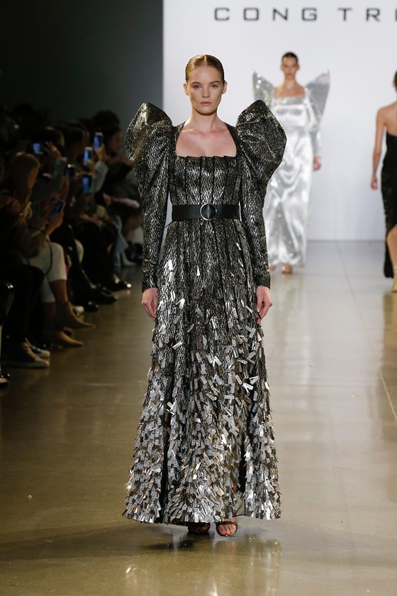 Xem BST âCuá»c dạo chÆ¡i cá»§a những vì saoâ cá»§a Công Trà tại New York Fashion Week 2019 ảnh 7